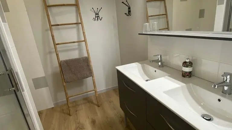 Salle de bain chambre 8