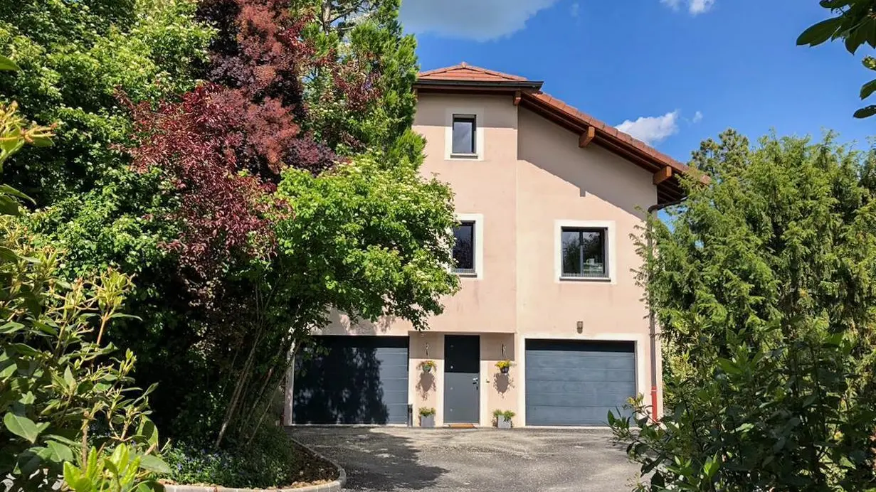 Devant la villa