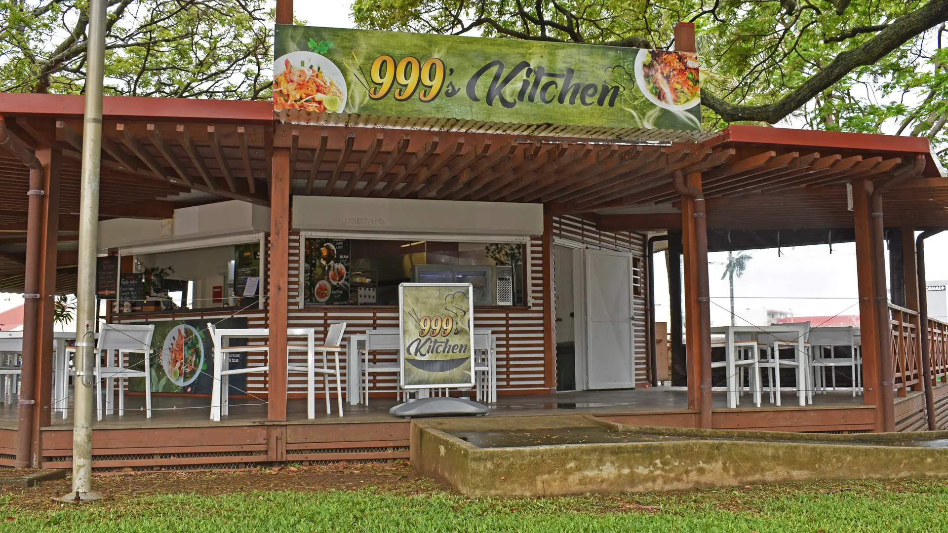 999's Kitchen restaurant on the Place des Cocotiers