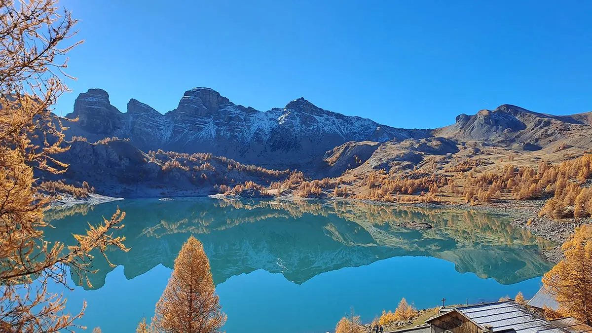 Le lac d'Allos en automne Val d'Allos
