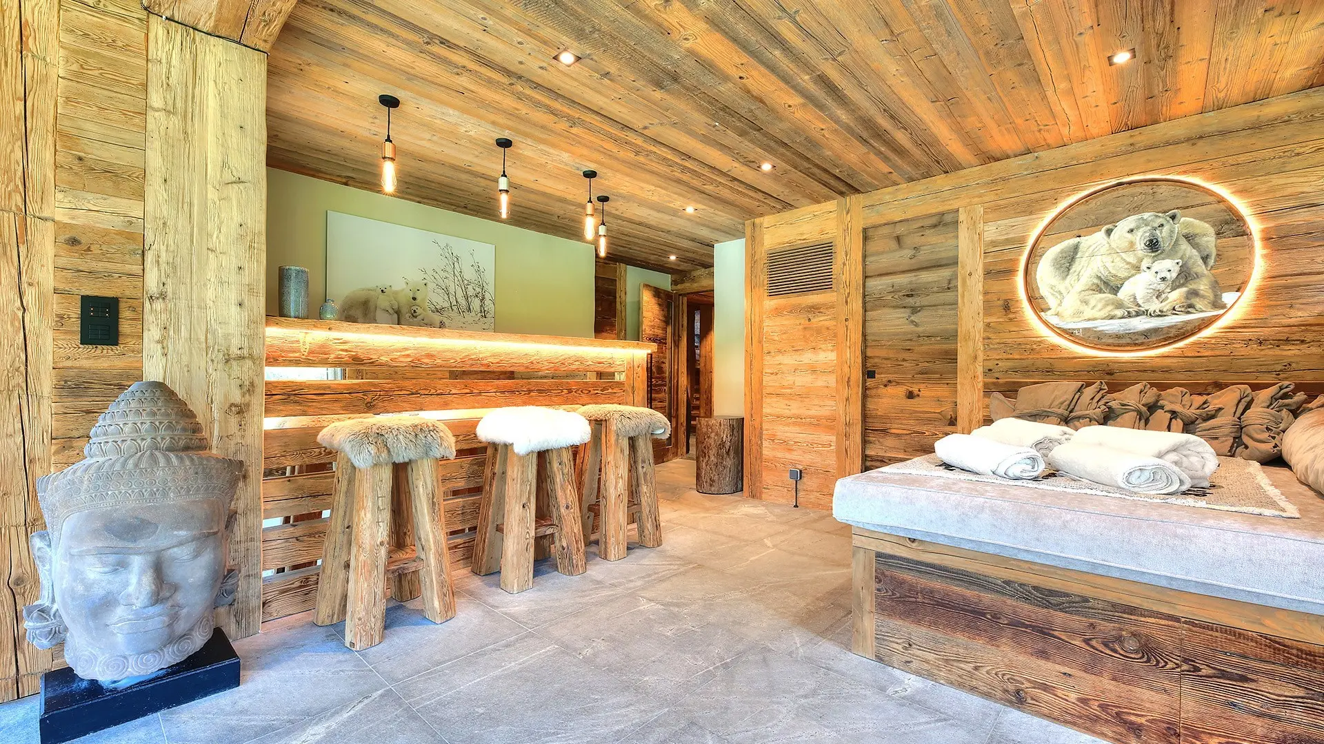 Chalet Cristaux pool room