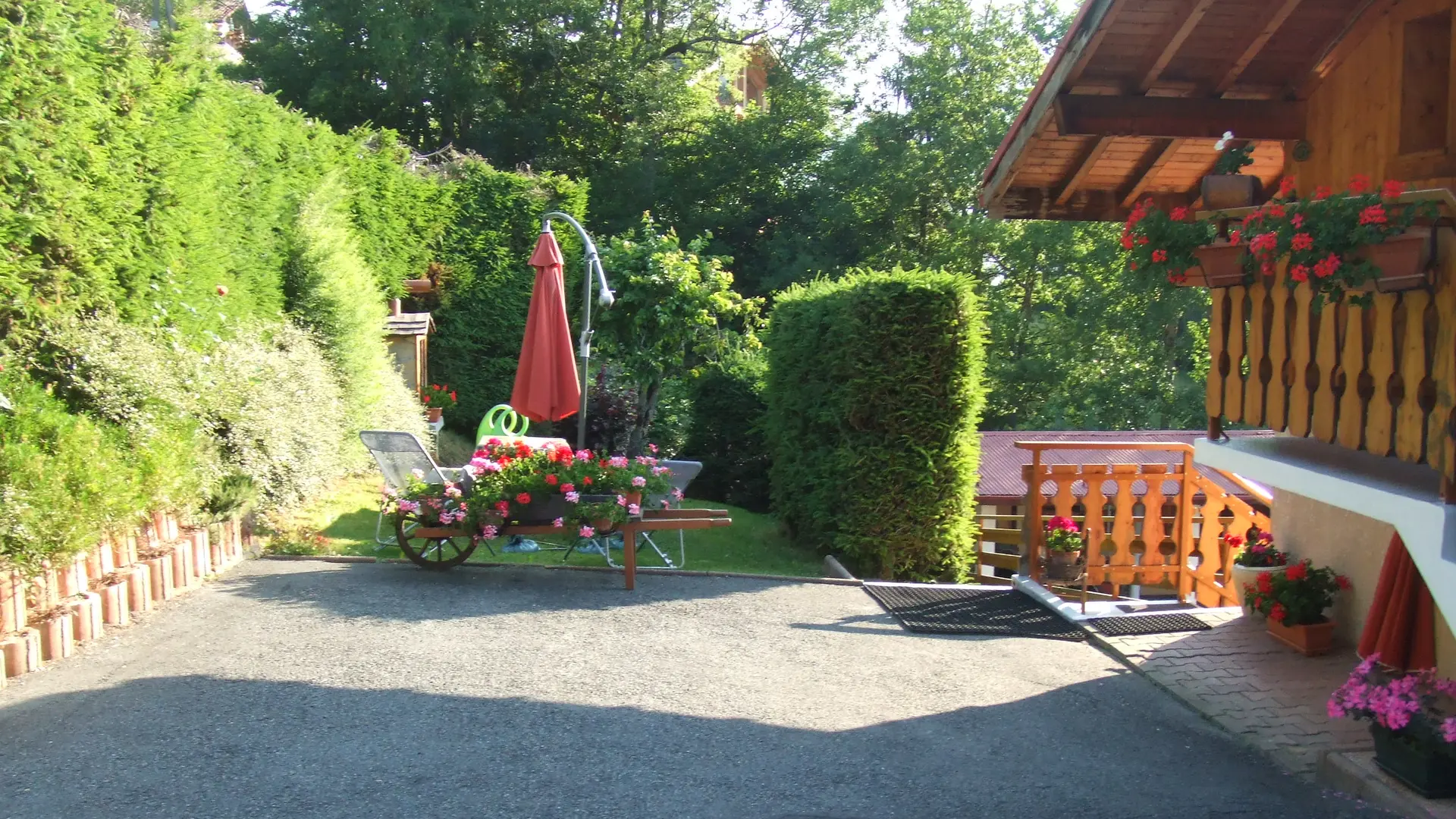 parking et jardin