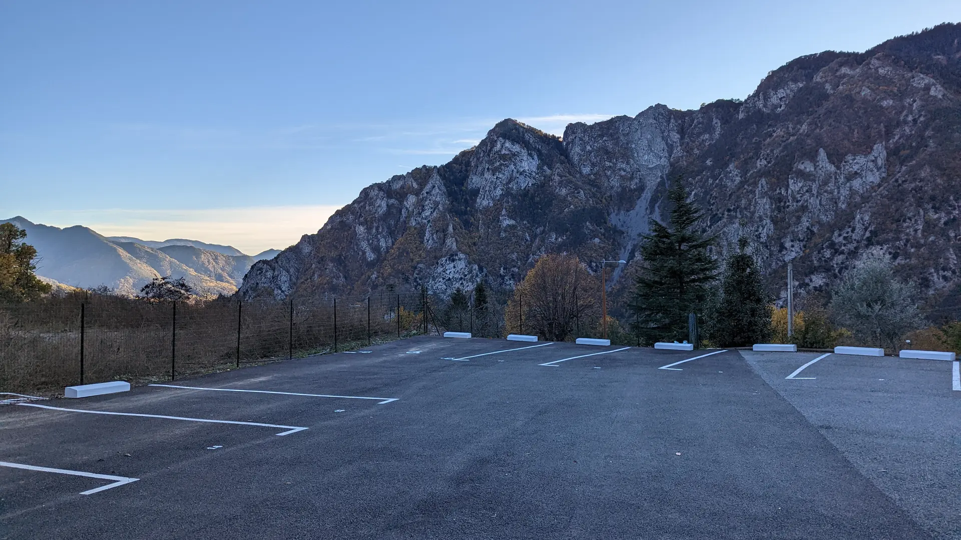 Parking privatif et borne de recharge voiture électrique
