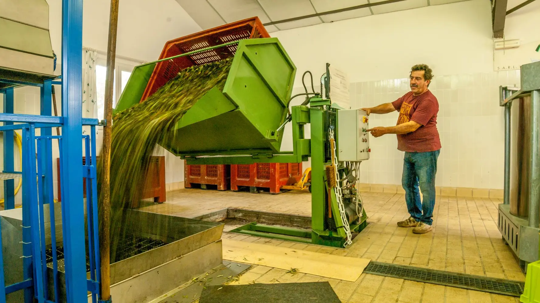 Mr LOVERA au sein de son moulin