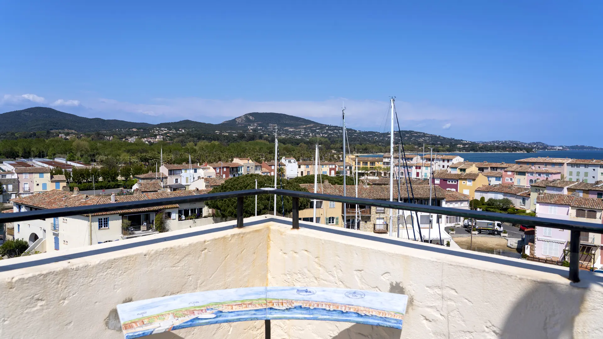 Vue depuis l'Église Saint-François d'Assise à Port Grimaud