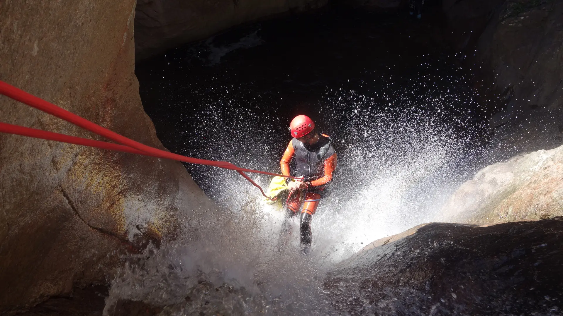 Sortie canyoning pour adultes et enfants