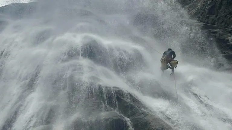 Rappel arrosé au canyon de Chichin, Oules de Freissinières