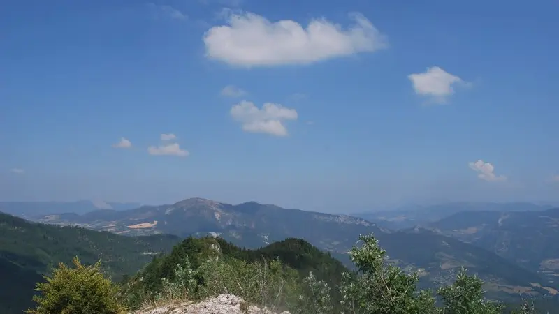 Vue depuis la crête de la Sarcéna en direction de la Drôme