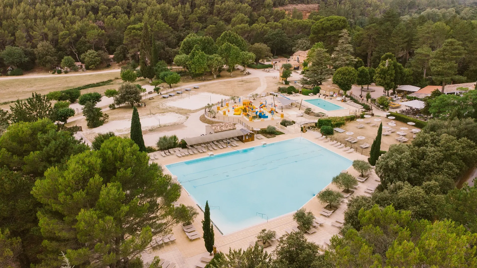 L'espace piscine et loisirs