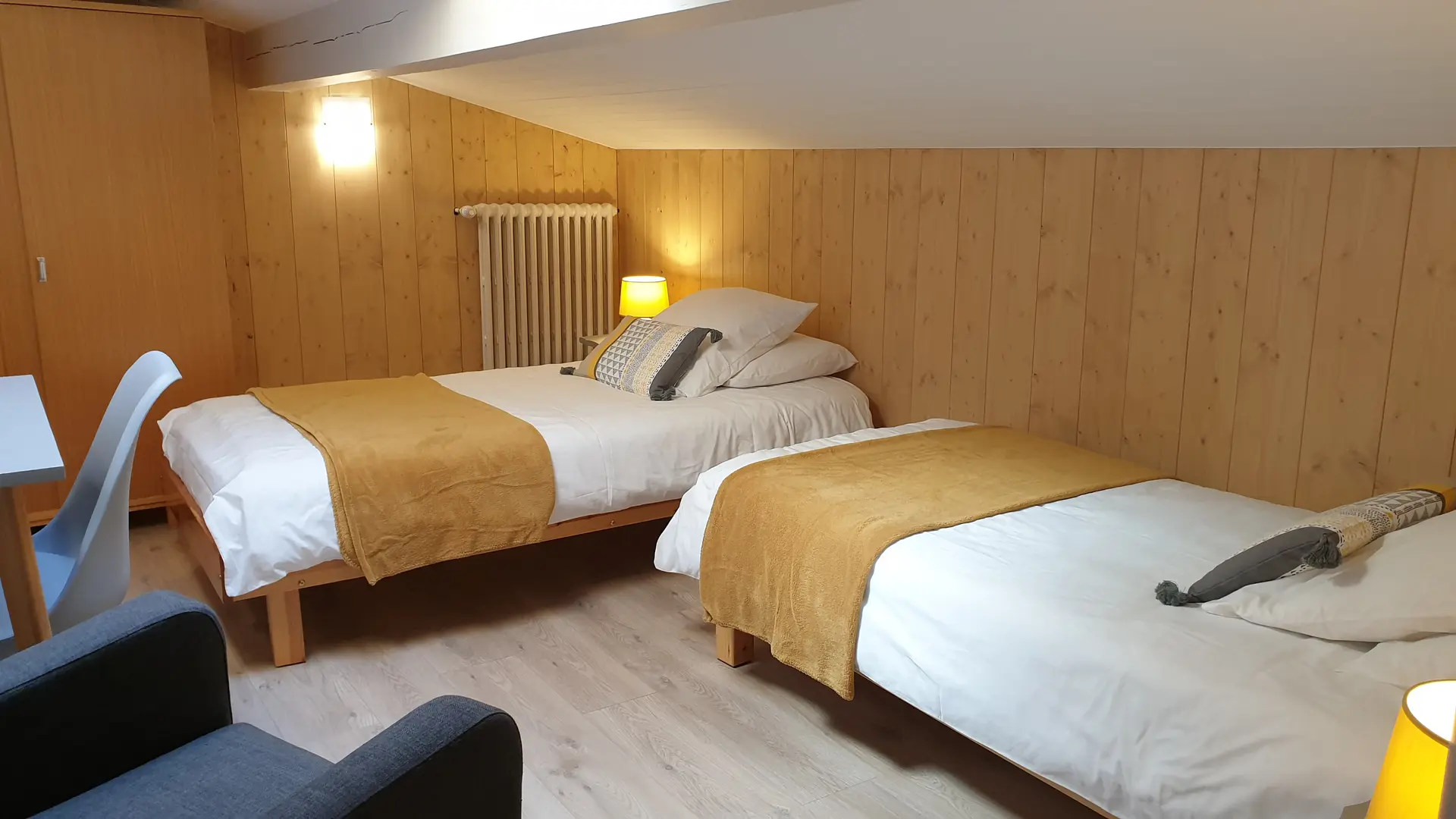 chambre avec lits de 90