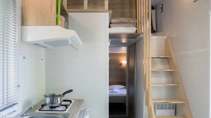 Tiny house - Cuisine et escalier