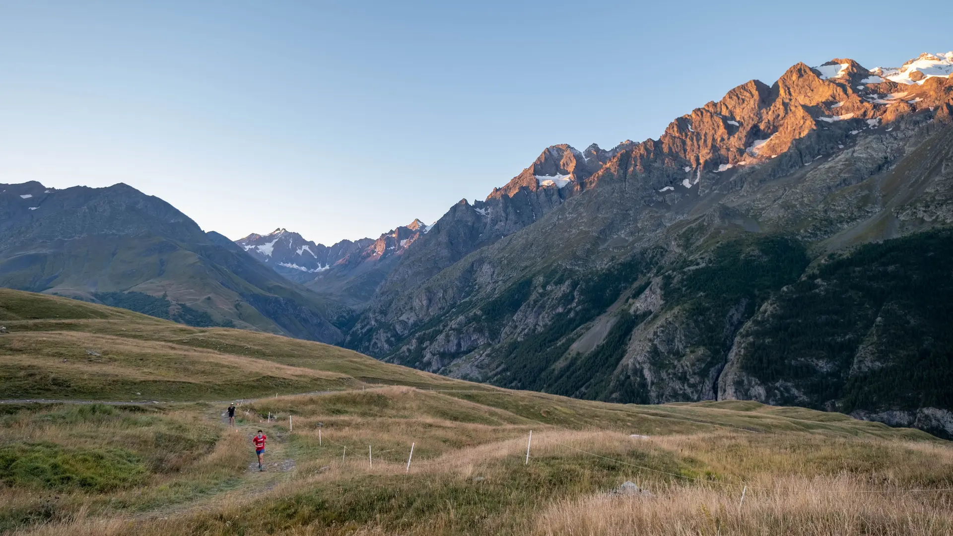 Depuis le lac du Pontet de bon matin avec vue sur les Agneaux.