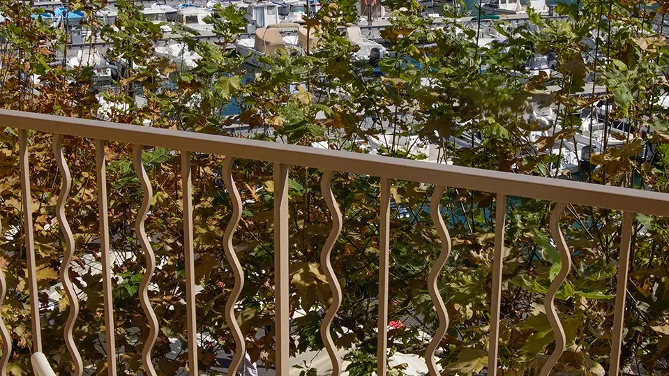 Balcon sur le port hôtel Le Golfe à Cassis