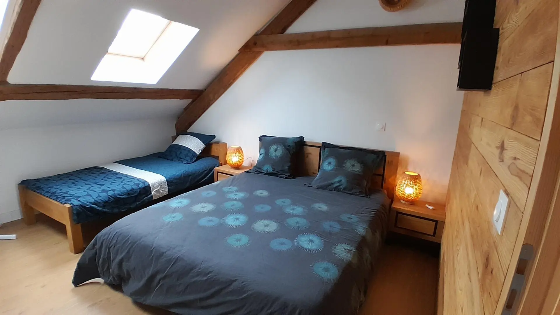 Chambre 2 (avec lit double et lit simple)