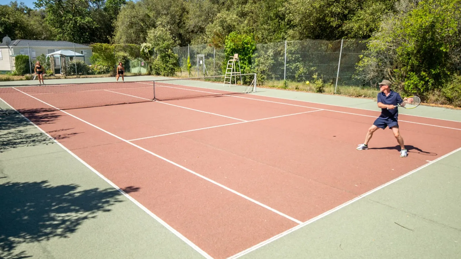 Terrain de tennis camping ile blanche