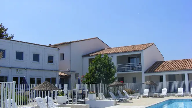 Chambres avec balcon et proche de la piscine