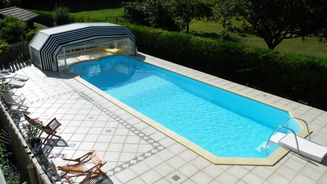 Piscine chauffée et couverte