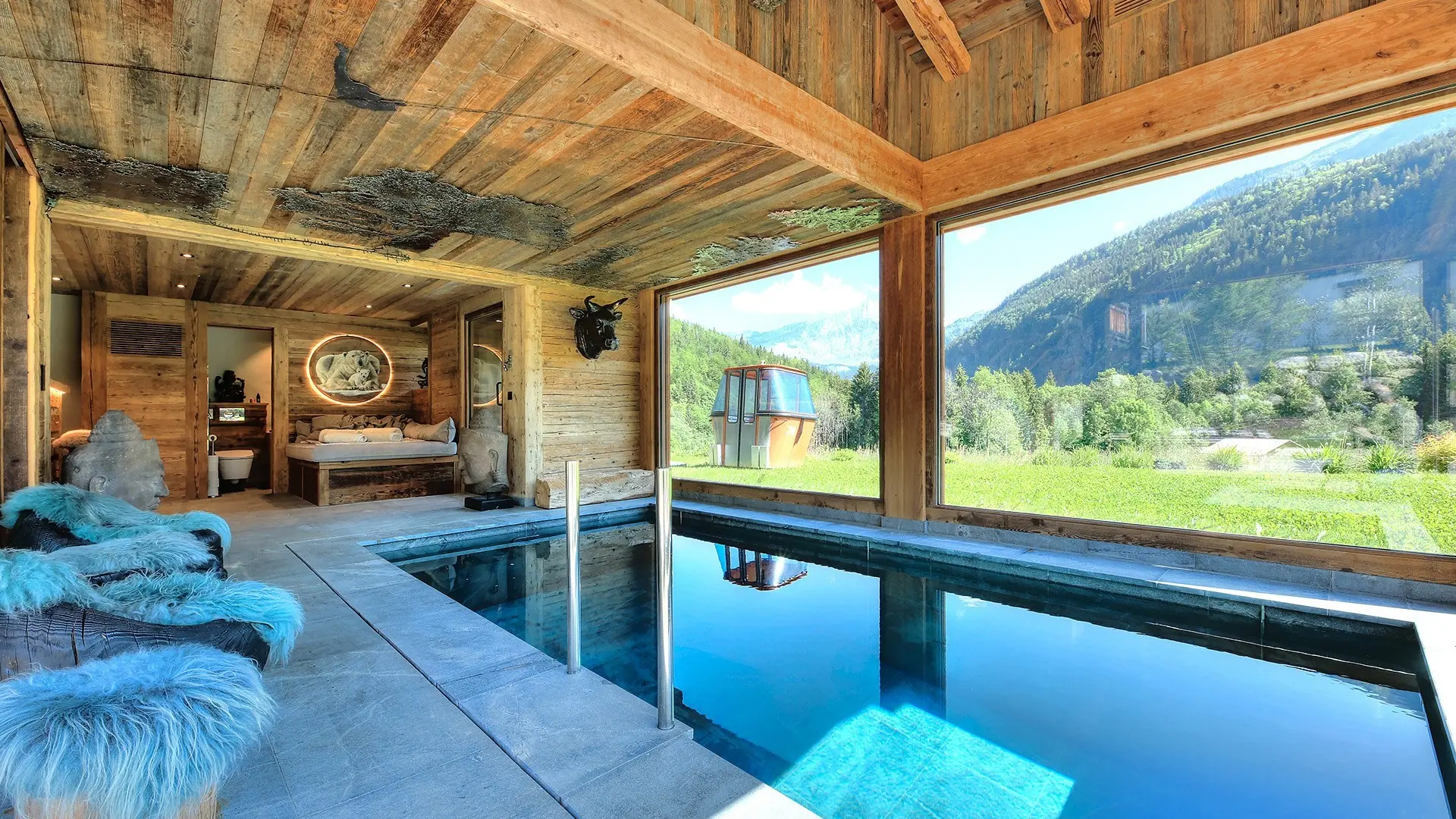 Chalet Cristaux pool