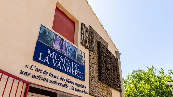Atelier corbeille en papier au musée de la vannerie à Cadenet_Cadenet
