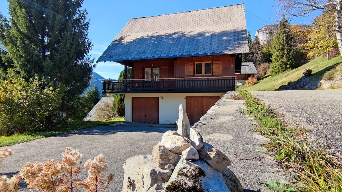 Le chalet et son terrain