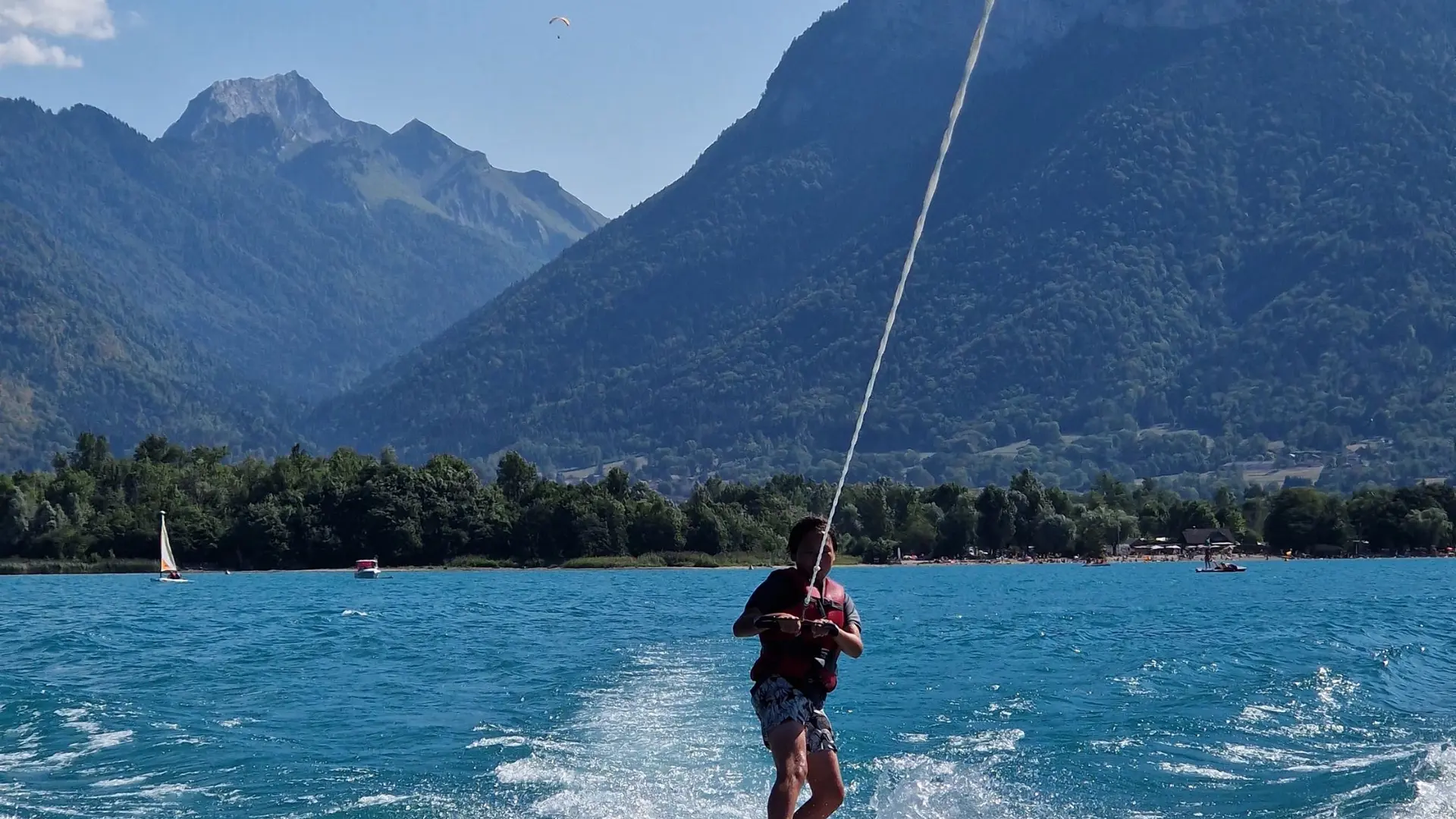 wakeboard montagnes derrière
