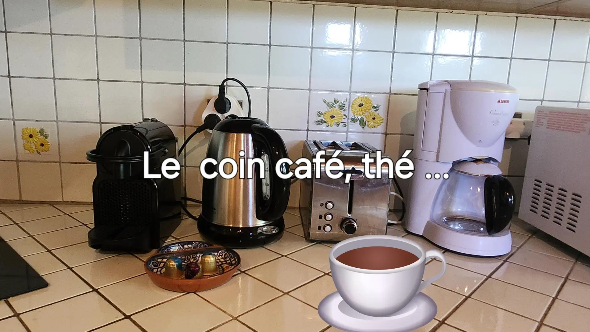 Café,thé...: nespresso petites cartouches, Café filtres numéro 4, bouilloire, grill pain