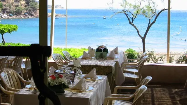 restaurant vue mer Plage de Fabregas