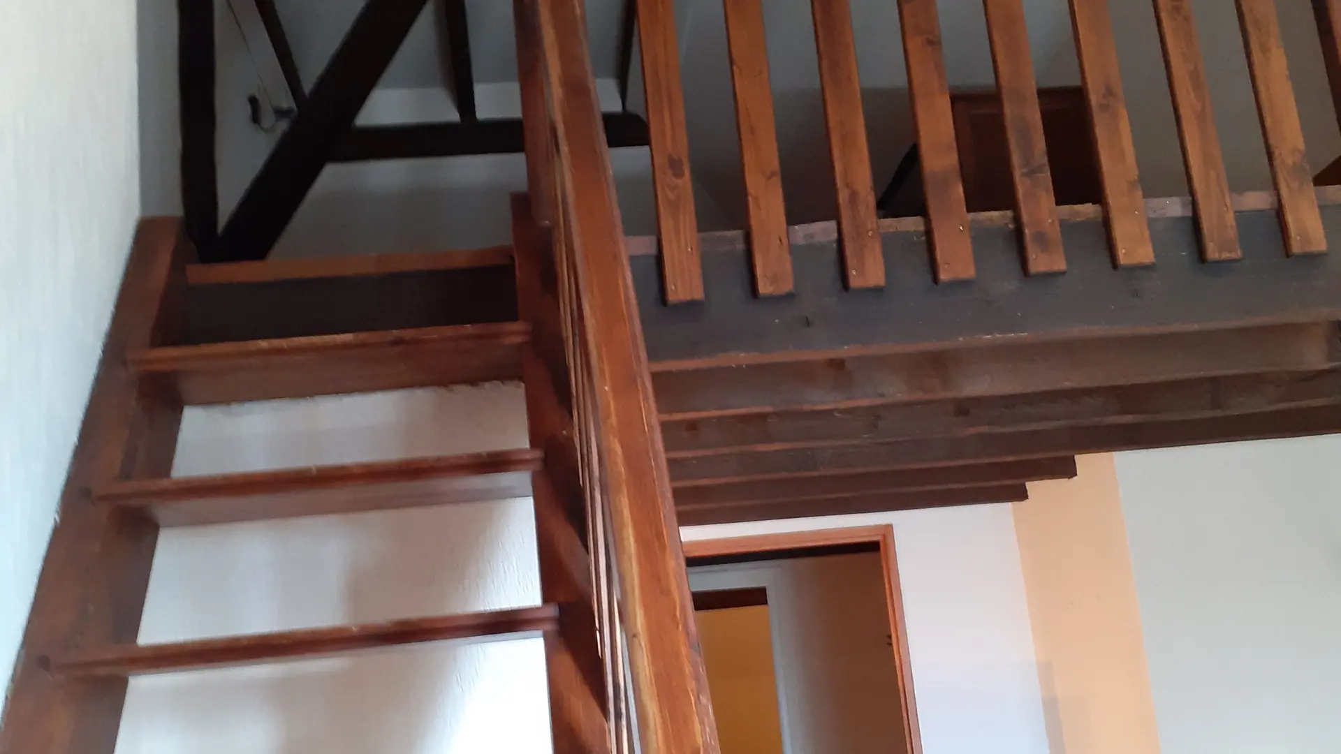 Gîte Le Génépi-Accès Mezzanine-Roubion-Gîtes de France des Alpes-Maritimes