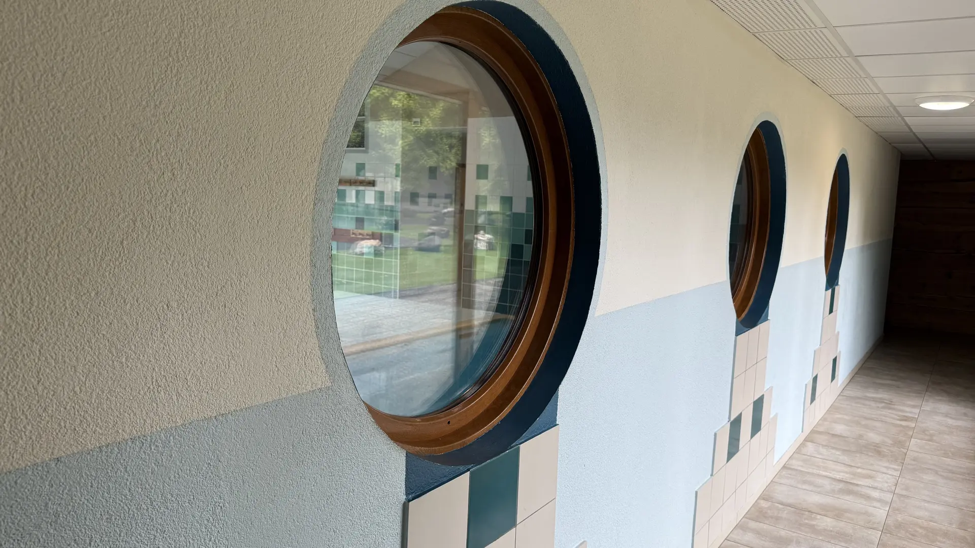 ACCES PISCINE INTERIEURE