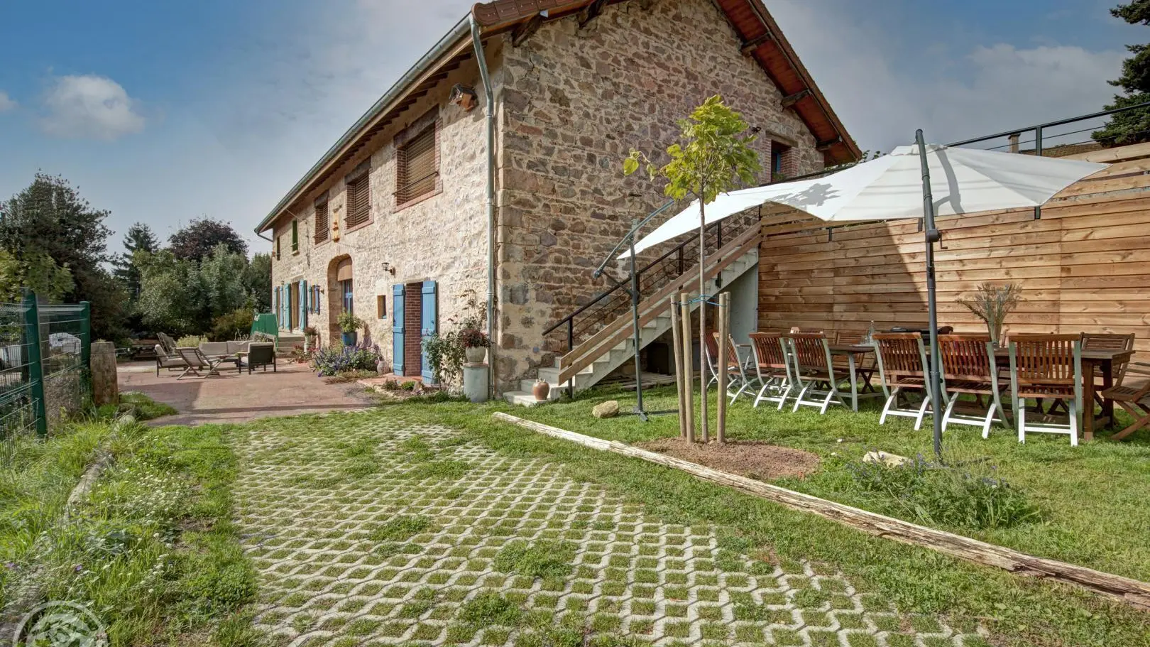 Jardin, coin repas extérieur