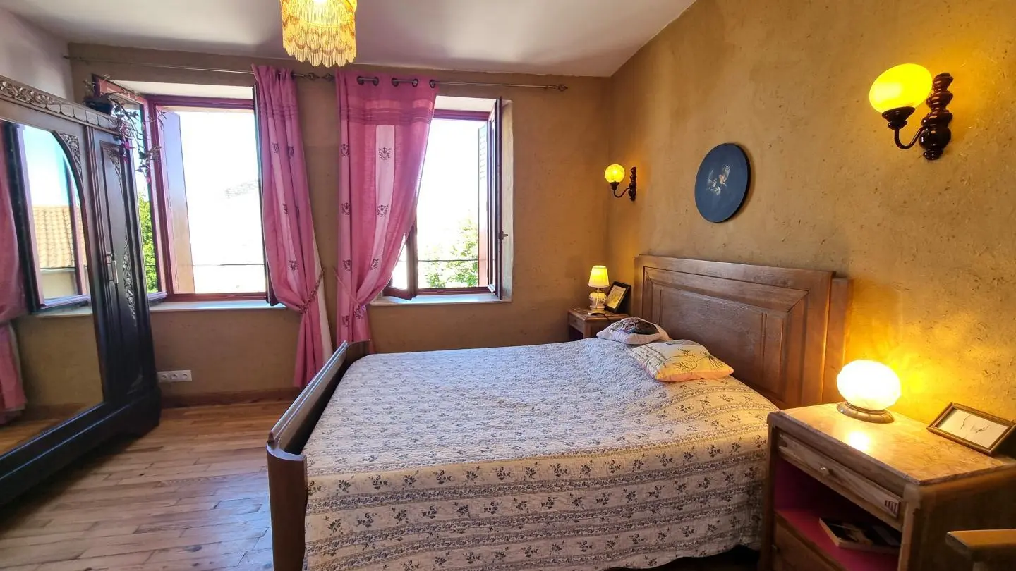 1er niveau : chambre 4 : 1 lit 140.