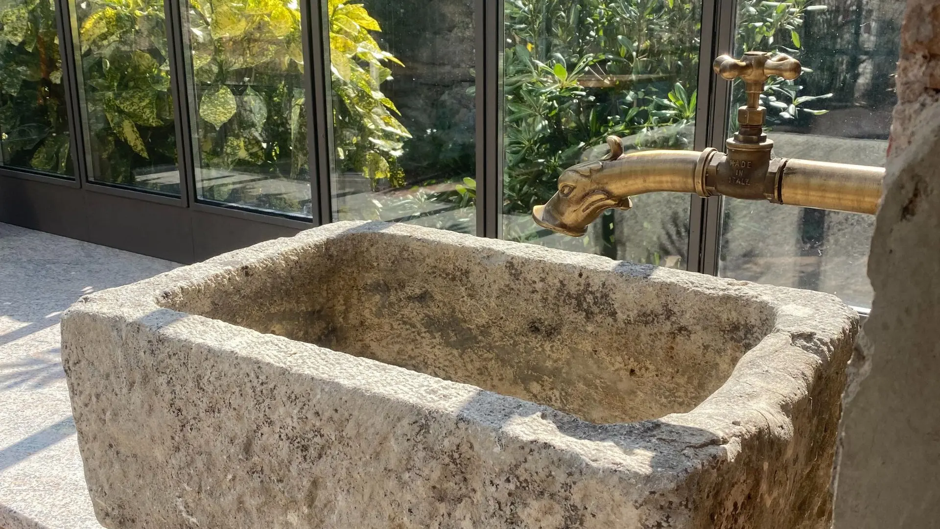 Amour troglodyte en Provence_Cotignac