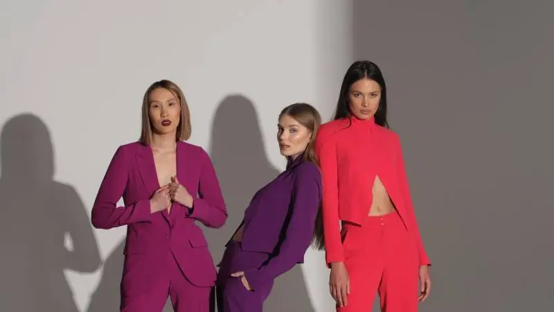 modeles feminins avec des smoking feminins