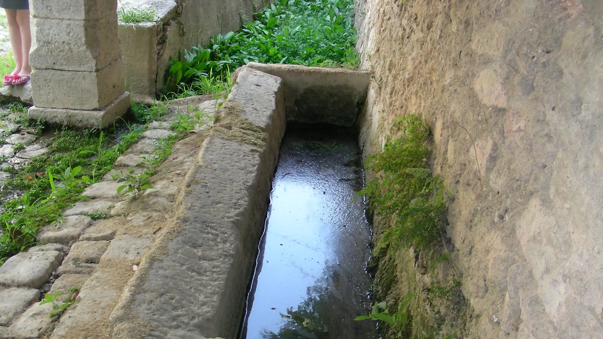 Fontaine St Jean de biais