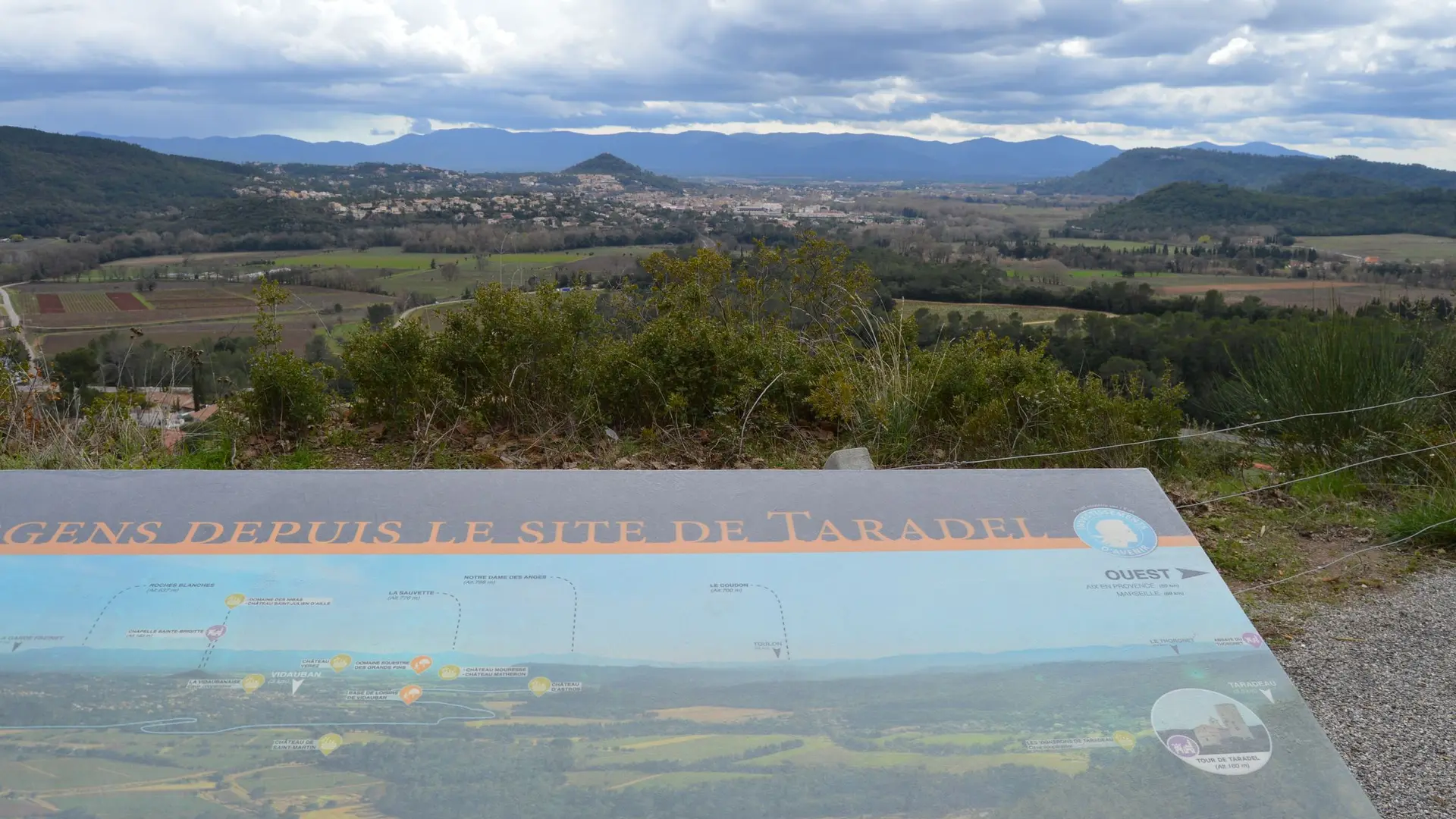 Point de vue et table d'orientation du Taradel