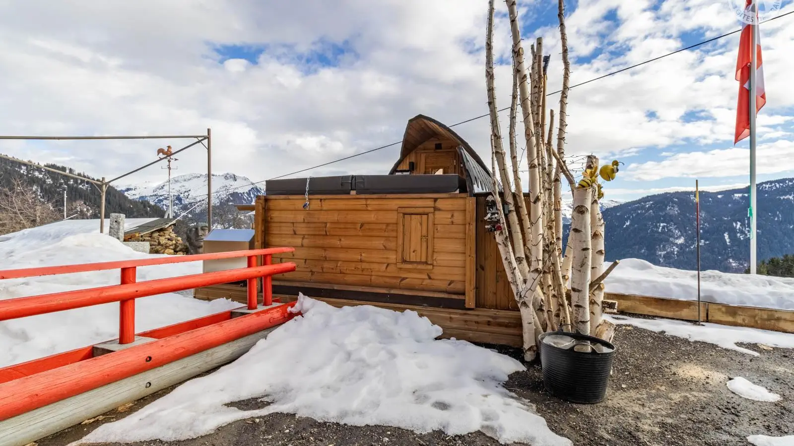 sauna jacuzzi avec vue sur la montagne