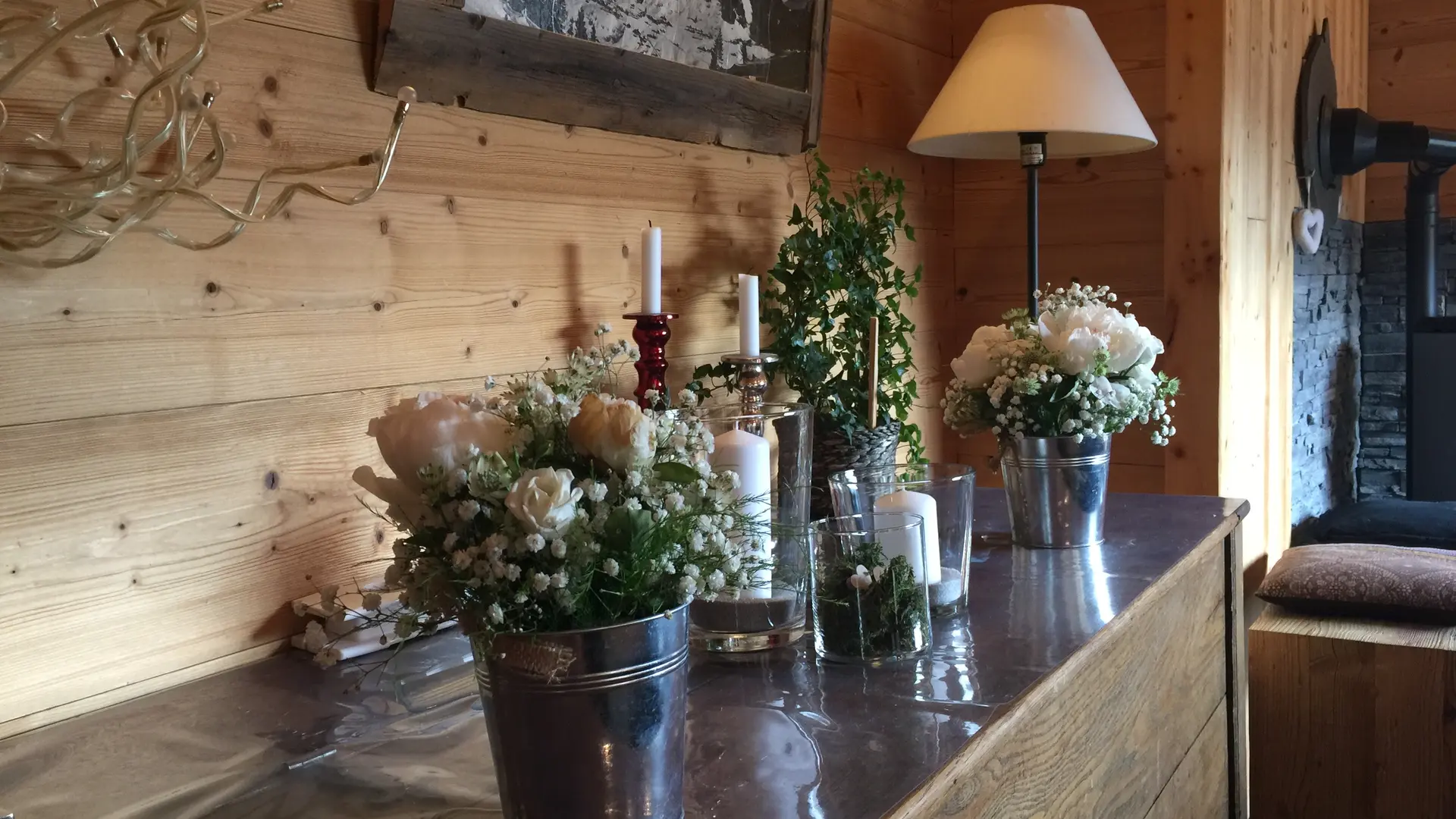 Zoom sur la décoration soignée du chalet