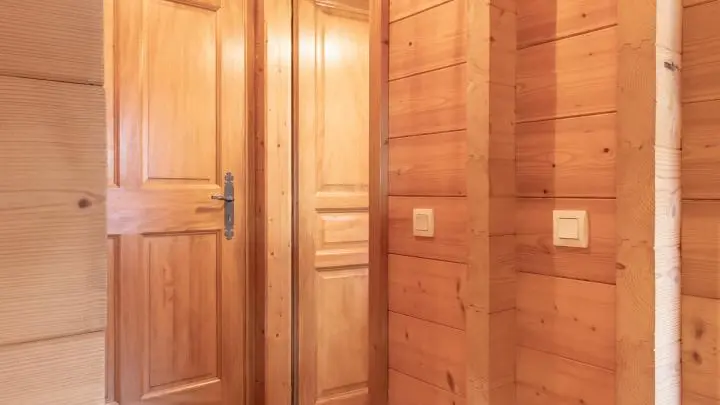 Accès salle d'eau et entrée du gîte