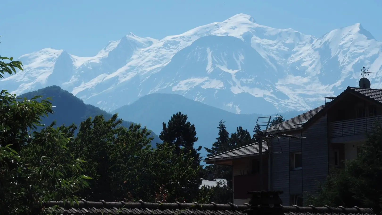 Vue du balcon sur la chaîne du Mont-Blanc