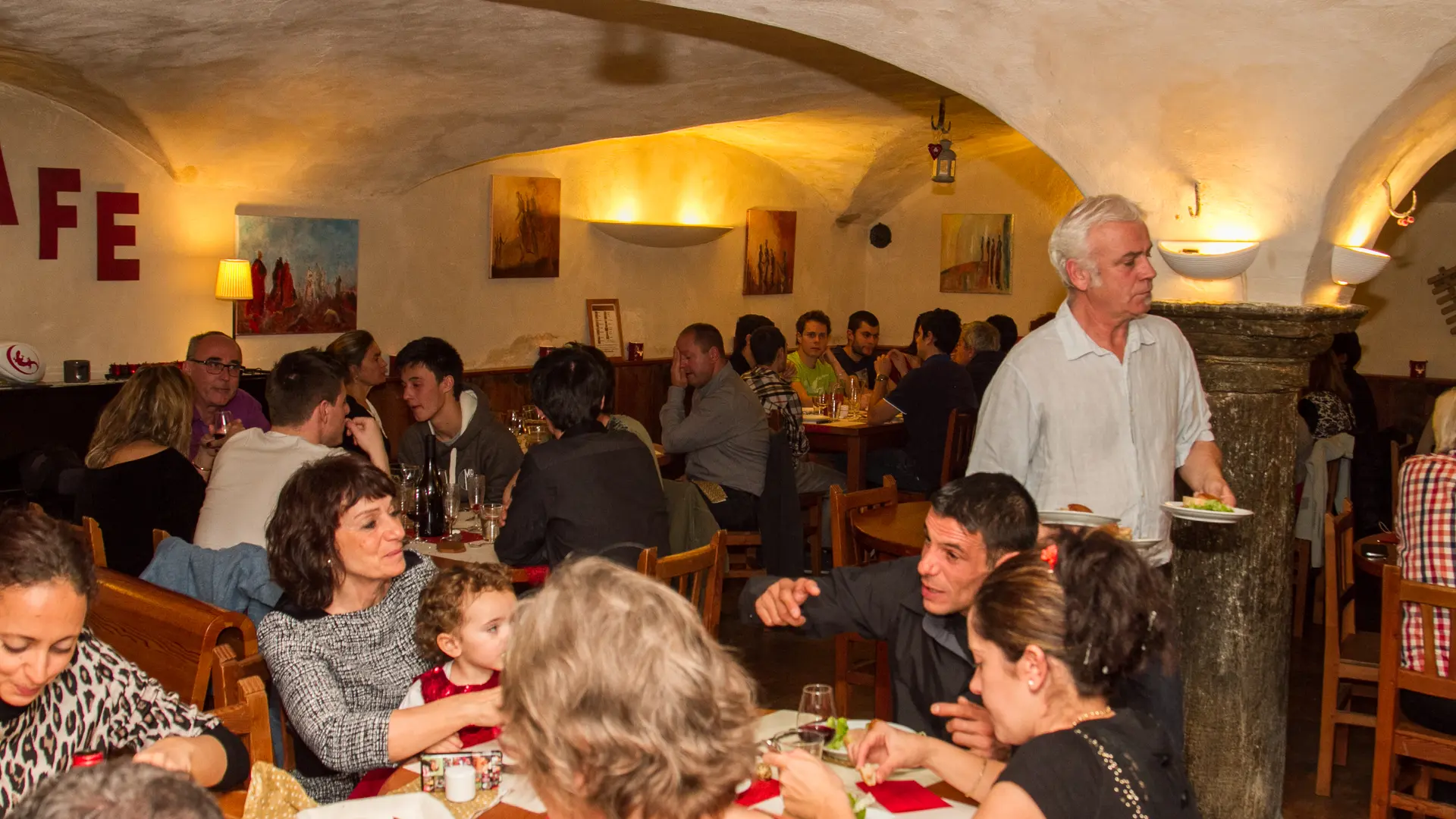 La salle de restaurant bien animée