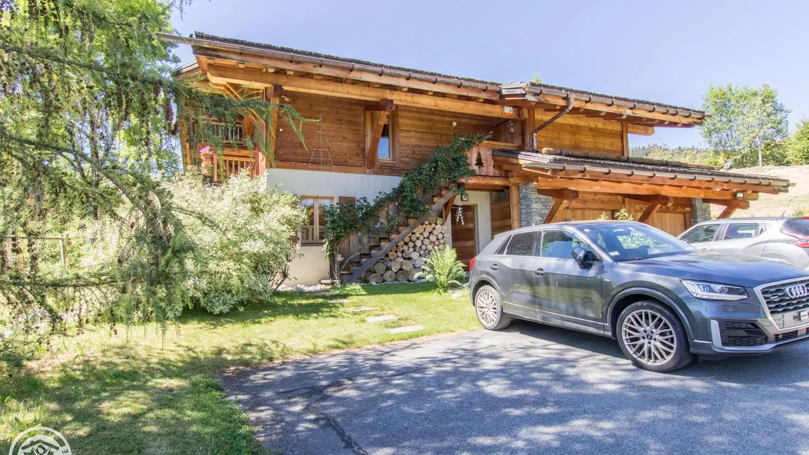 Stationnement devant le gîte