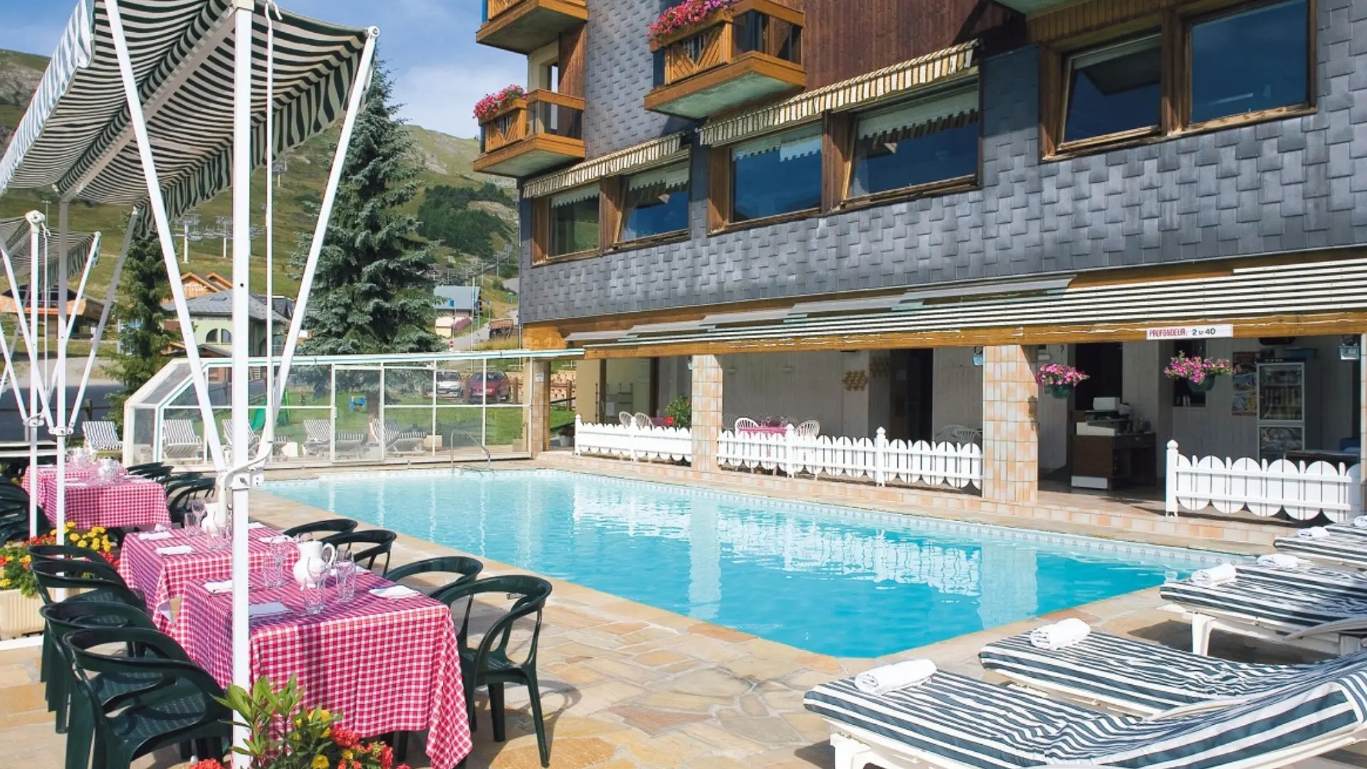 Piscine en été