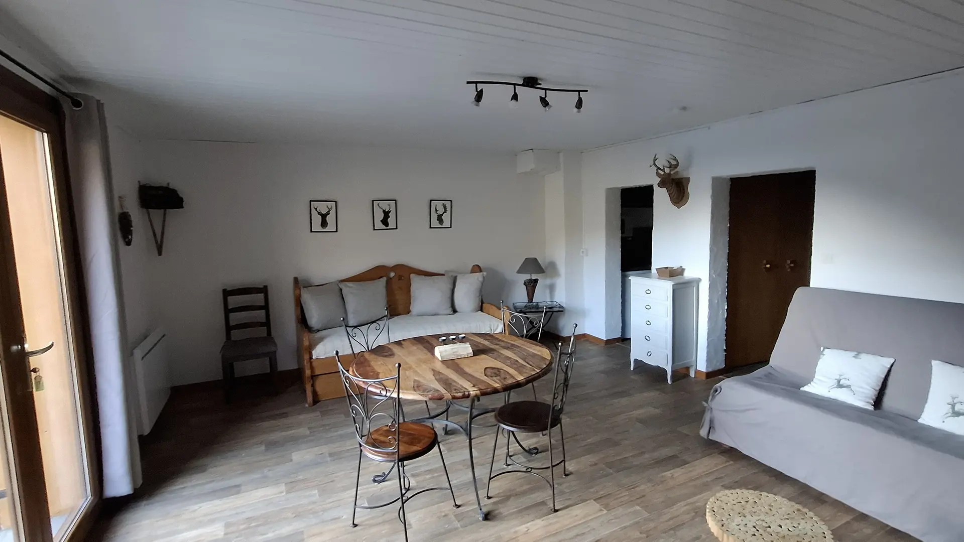 vue différente de la pièce à vivre