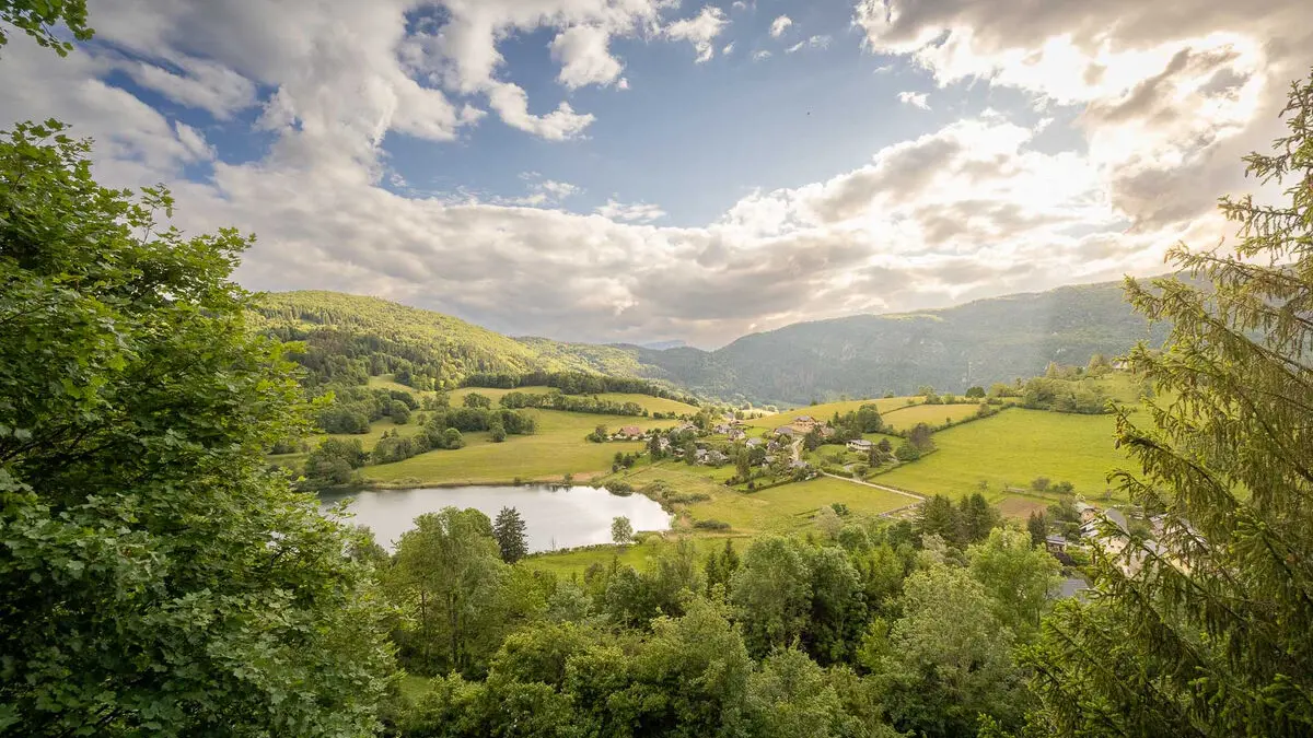 Là-Haut, cabanes perchées