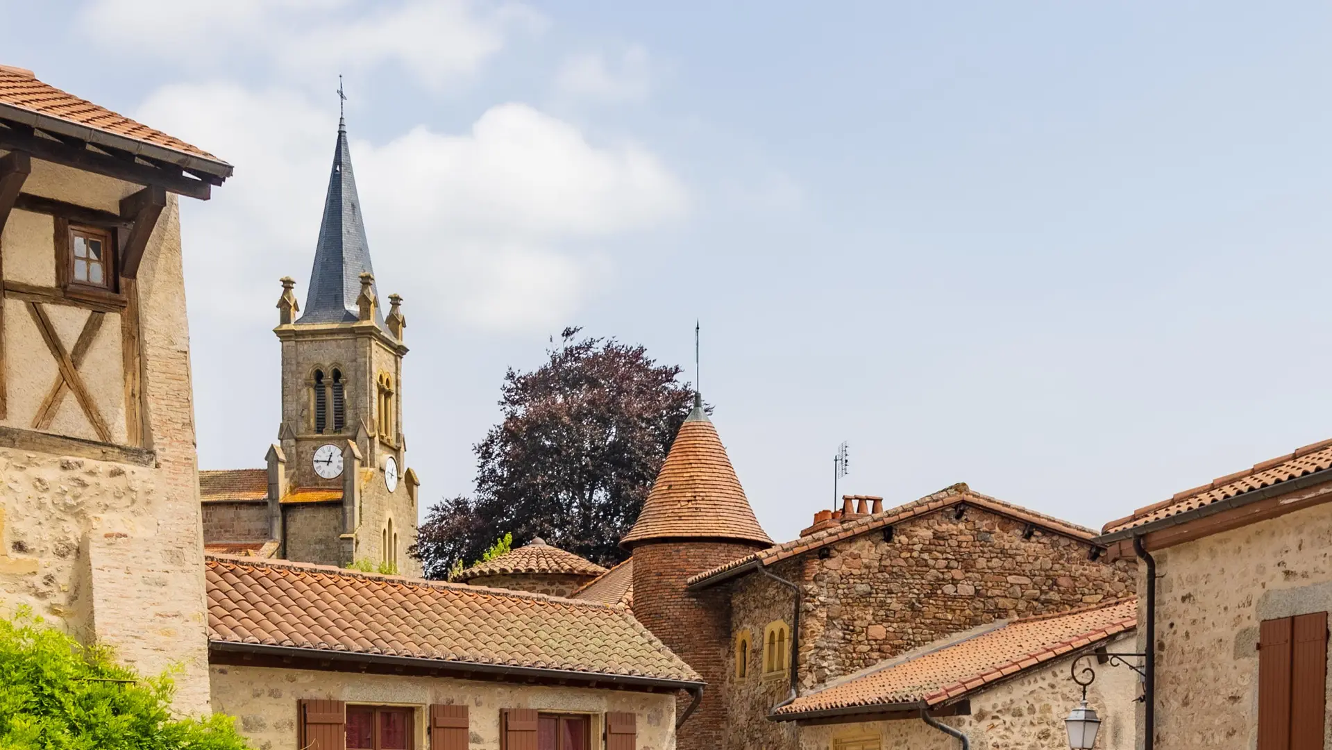 Saint-Haon-Le-Châtel, village de caractère