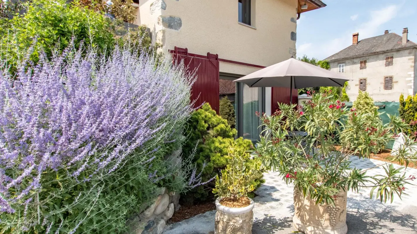 Devant la chambre La Tournette, espace privatif