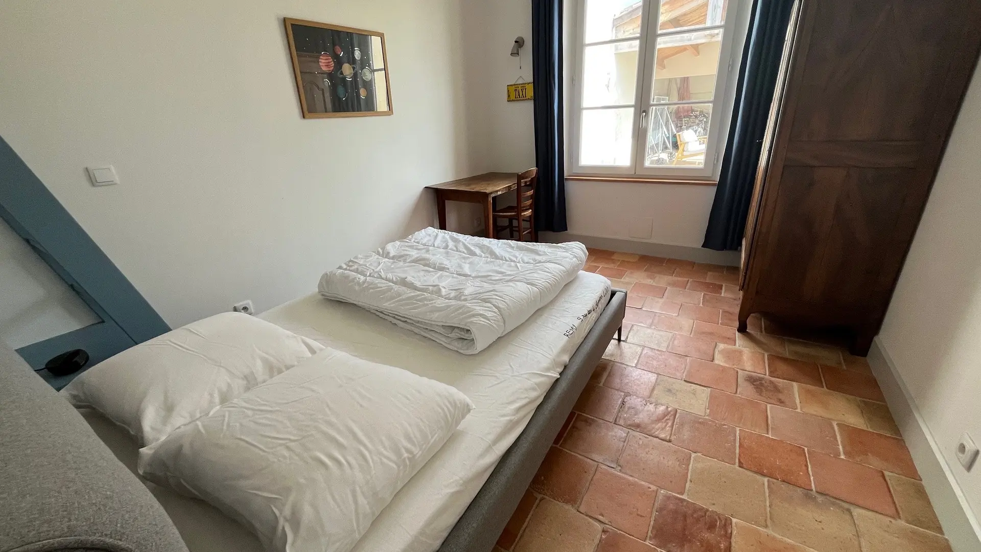 Bedroom 3 with double bed + window and desk