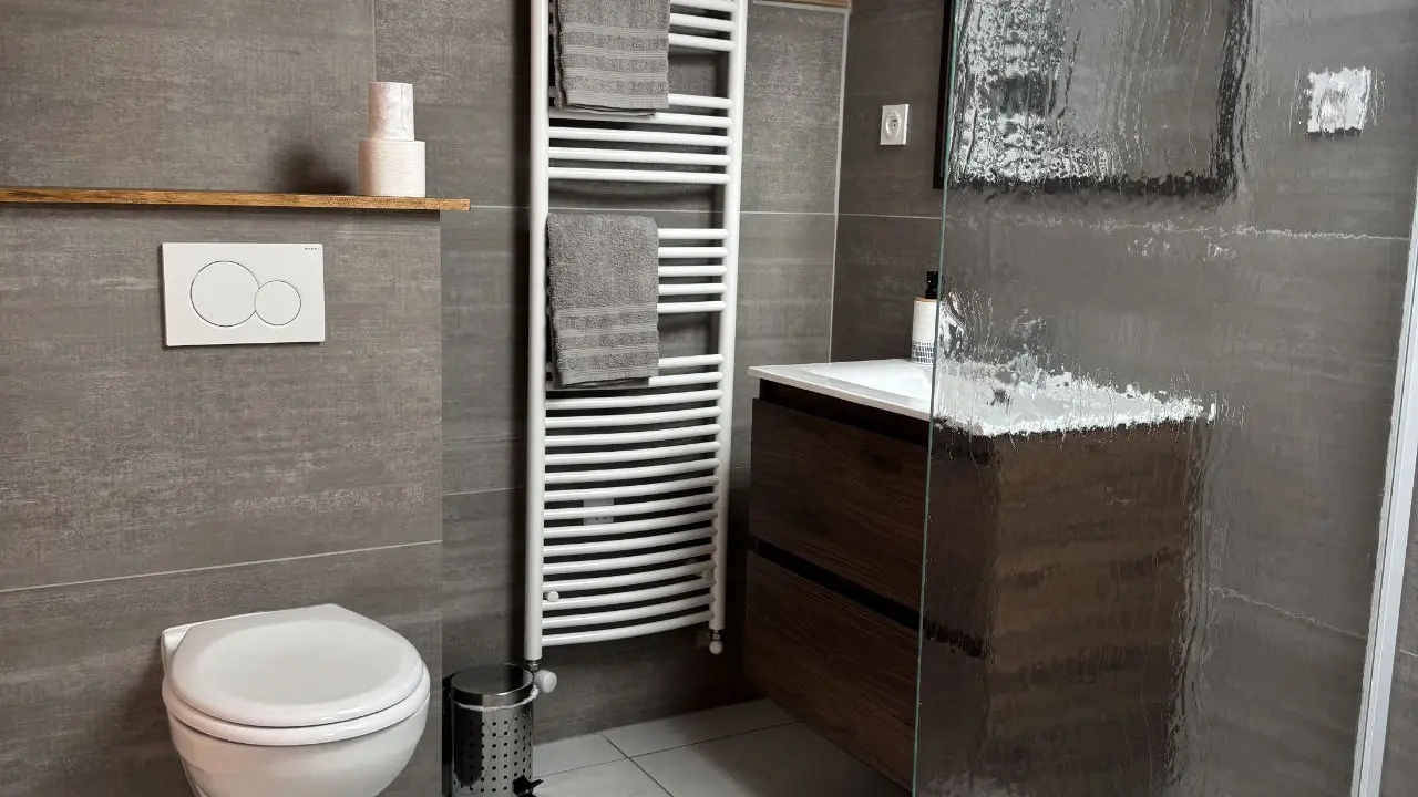 La salle de bain Près du tilleul