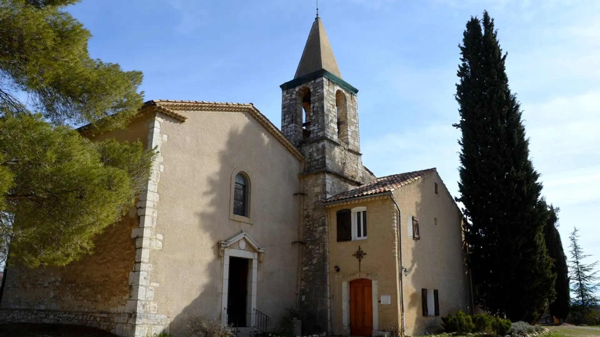 La chapelle et sa congrégation