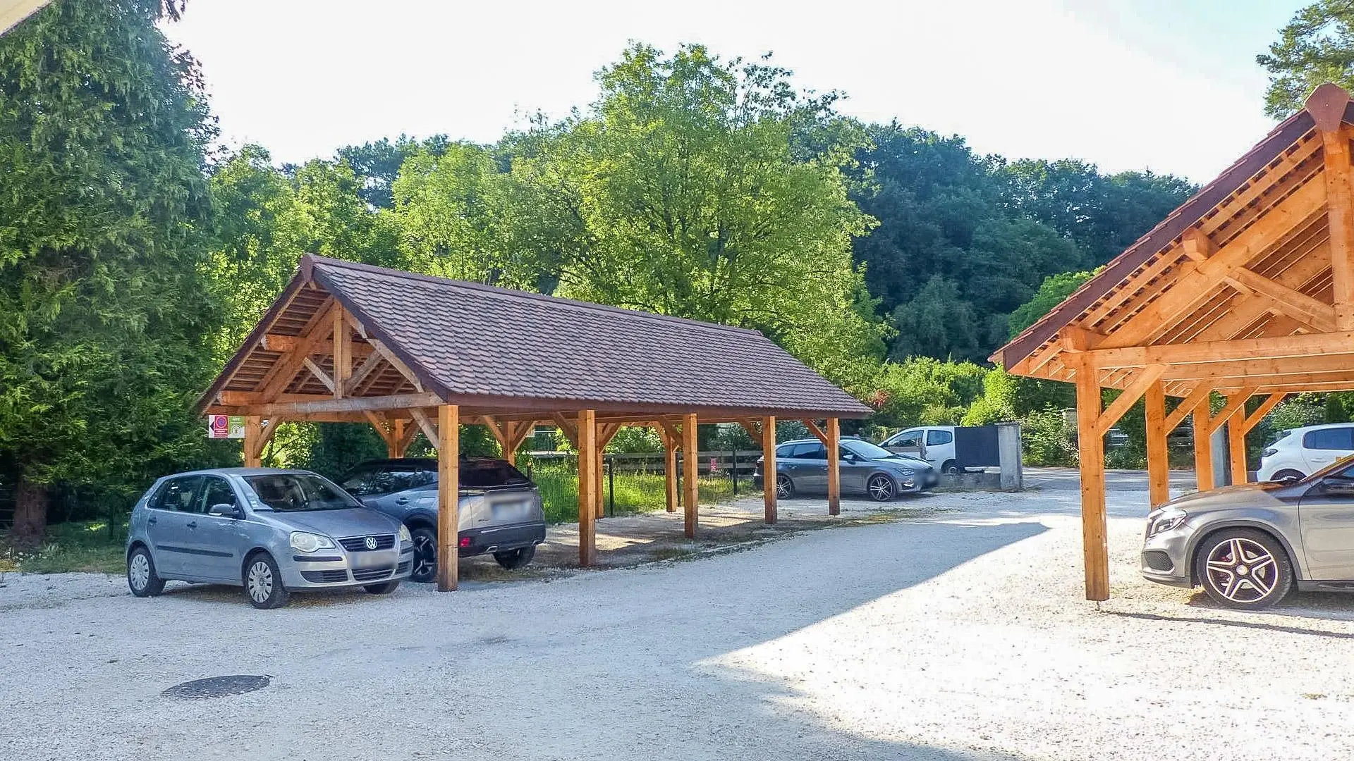 Place de parking privative. Parking réservé à la résidence.